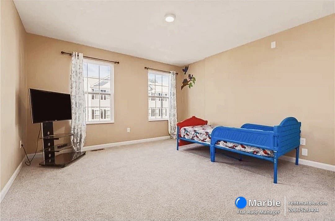 214 Lockheed Dr, Coraopolis PA 15108 photo 9